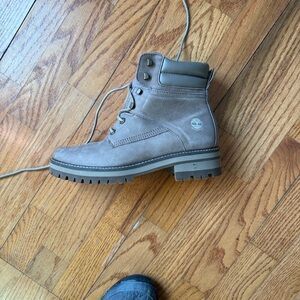 Timberland Women's Gray Lace-Up Boots woman 10 wore once